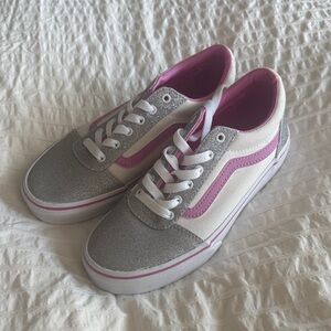 Vans Women's Stylish Gray and Pink Sneakers